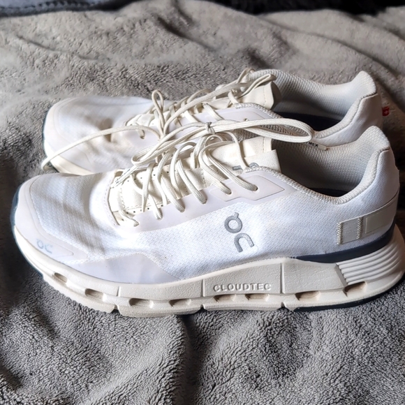 On running cloudnova form shoes - Picture 2 of 4